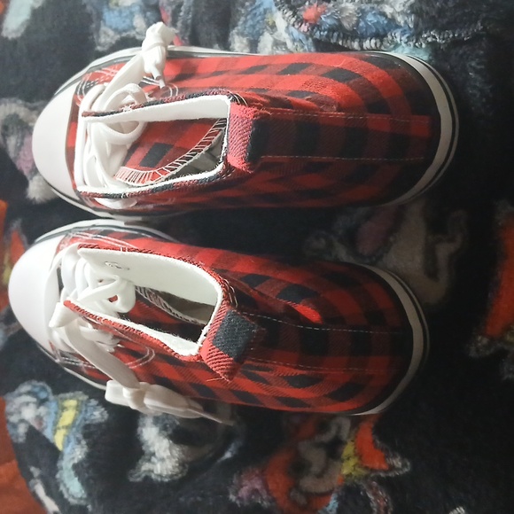 Sneakers 👟 Outwoods Size 7 red,black and white 👌 ♥️ - Picture 4 of 4